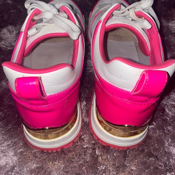 Louis Vuitton Sneakers - Picture 6 of 7